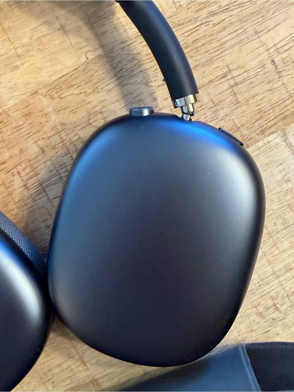 AirPod Max - Picture 3 of 8